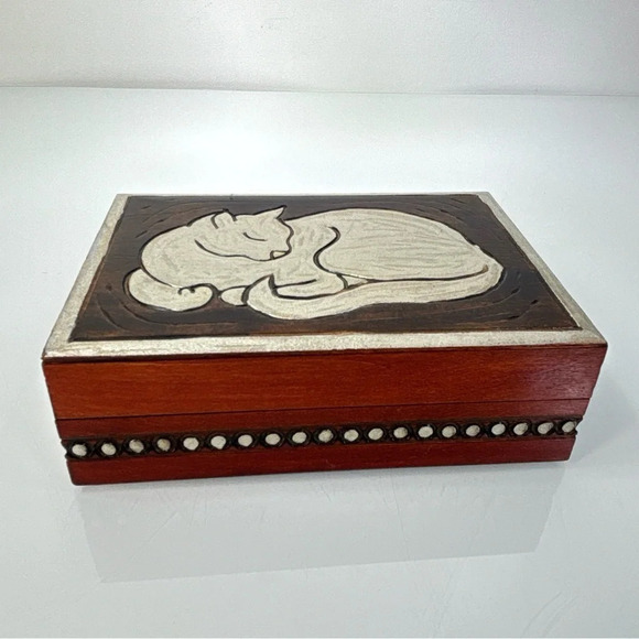 Hand Carved Cat Motif Wooden Trinket Box Made in Poland - Picture 10 of 10